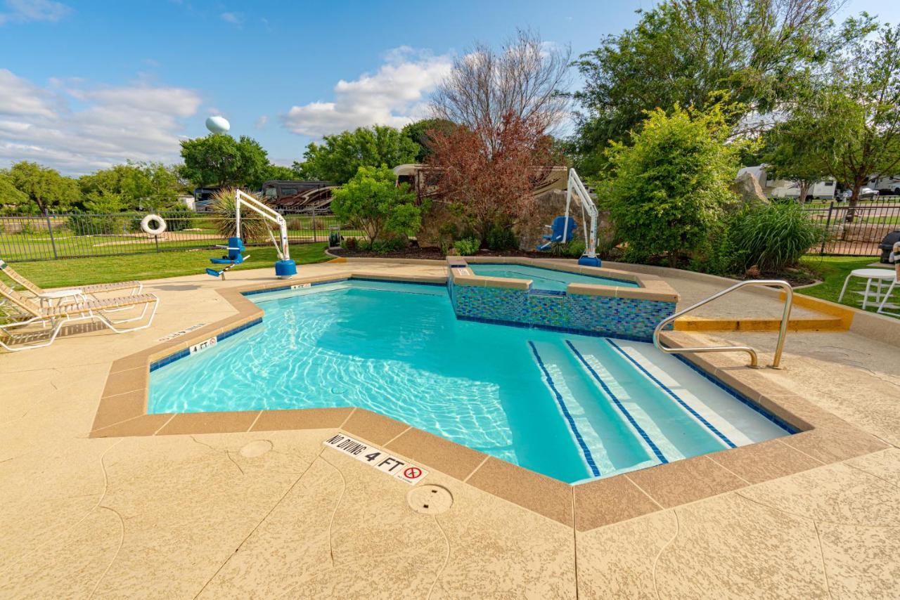 Sun Outdoors Lake Travis Hudson Bend Ngoại thất bức ảnh